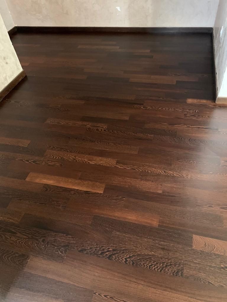 Rénovation d'un parquet en wengé massif
