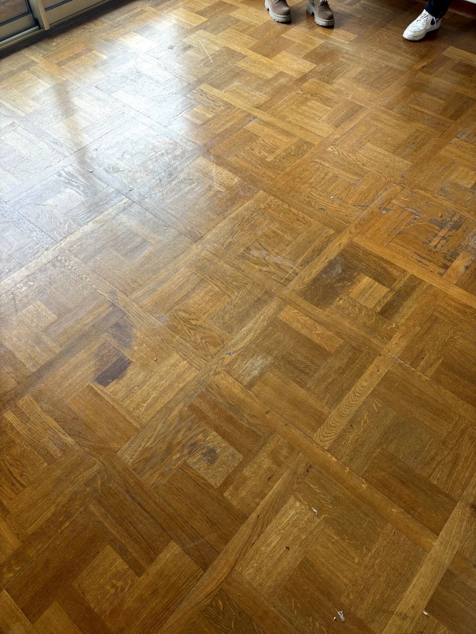 Ponçage et vitrification d'un parquet Chêne Naturel